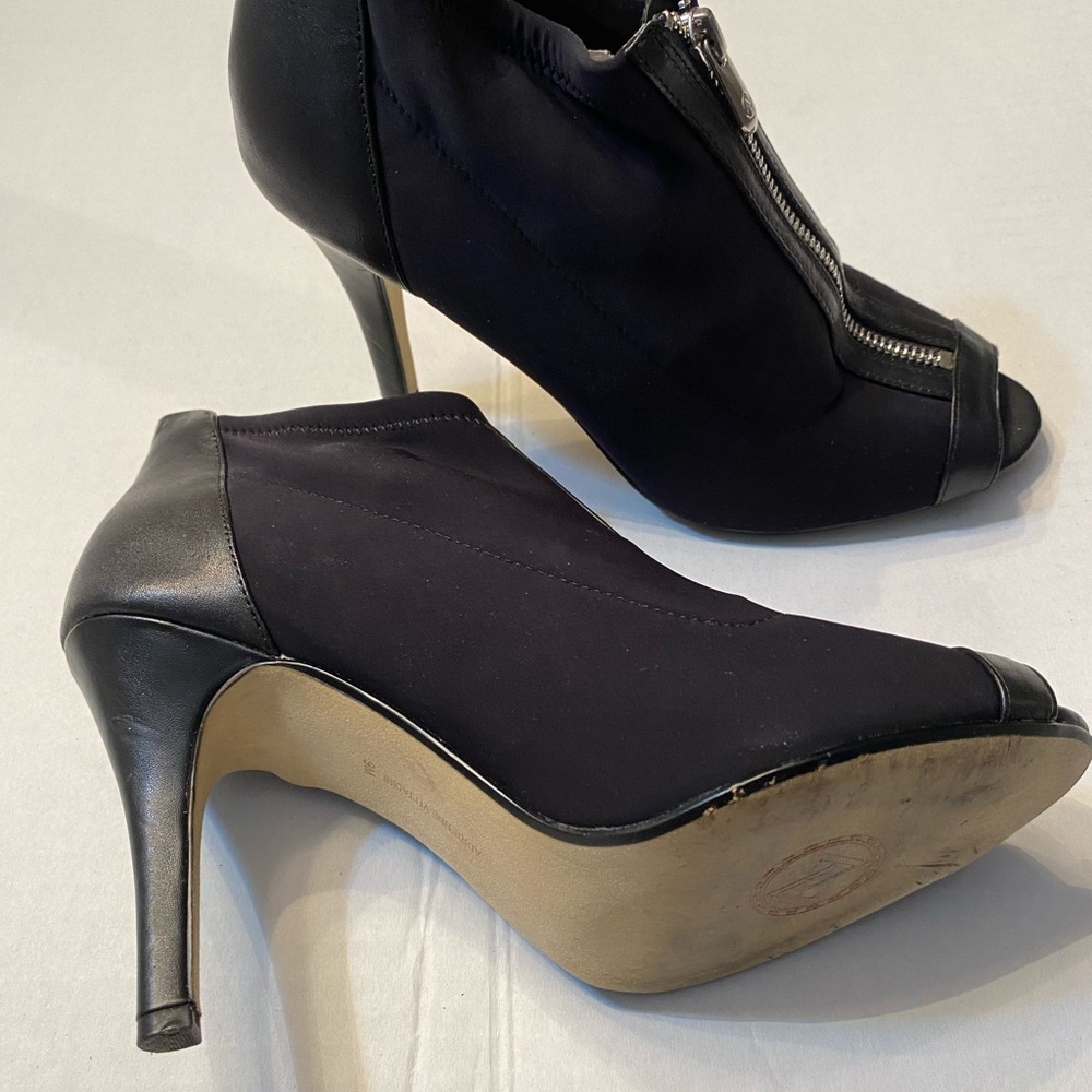 Adrienne Vittadini Black Zipped Peep Toe Pump